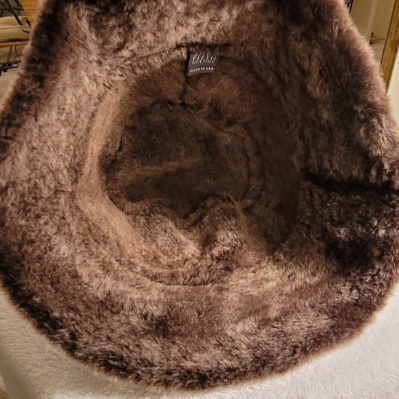 Saks fur sherling hat size large - Picture 5 of 5